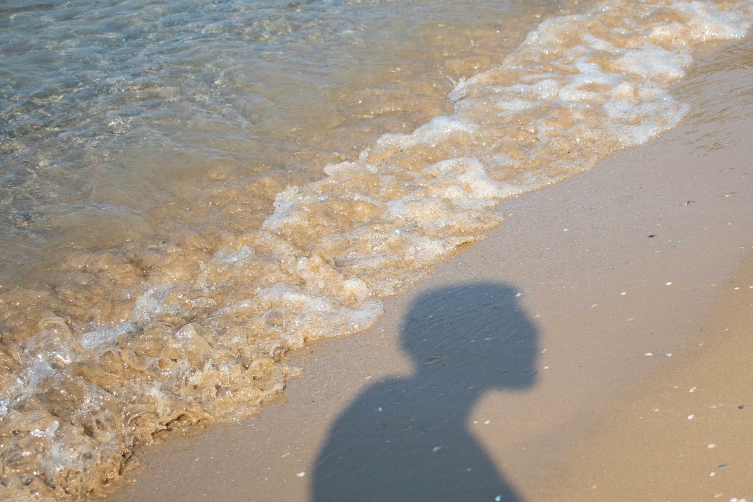 batu-gezer-_ijlJnjhxTI-unsplash - Turkey Family Holidays Shadow of a man on seashore during daytime at the Kilyos beach.